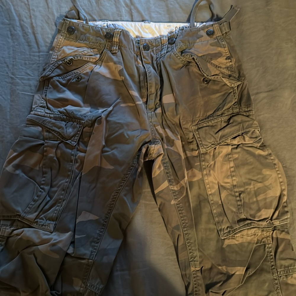 Men’s camo cargo pants 31x32